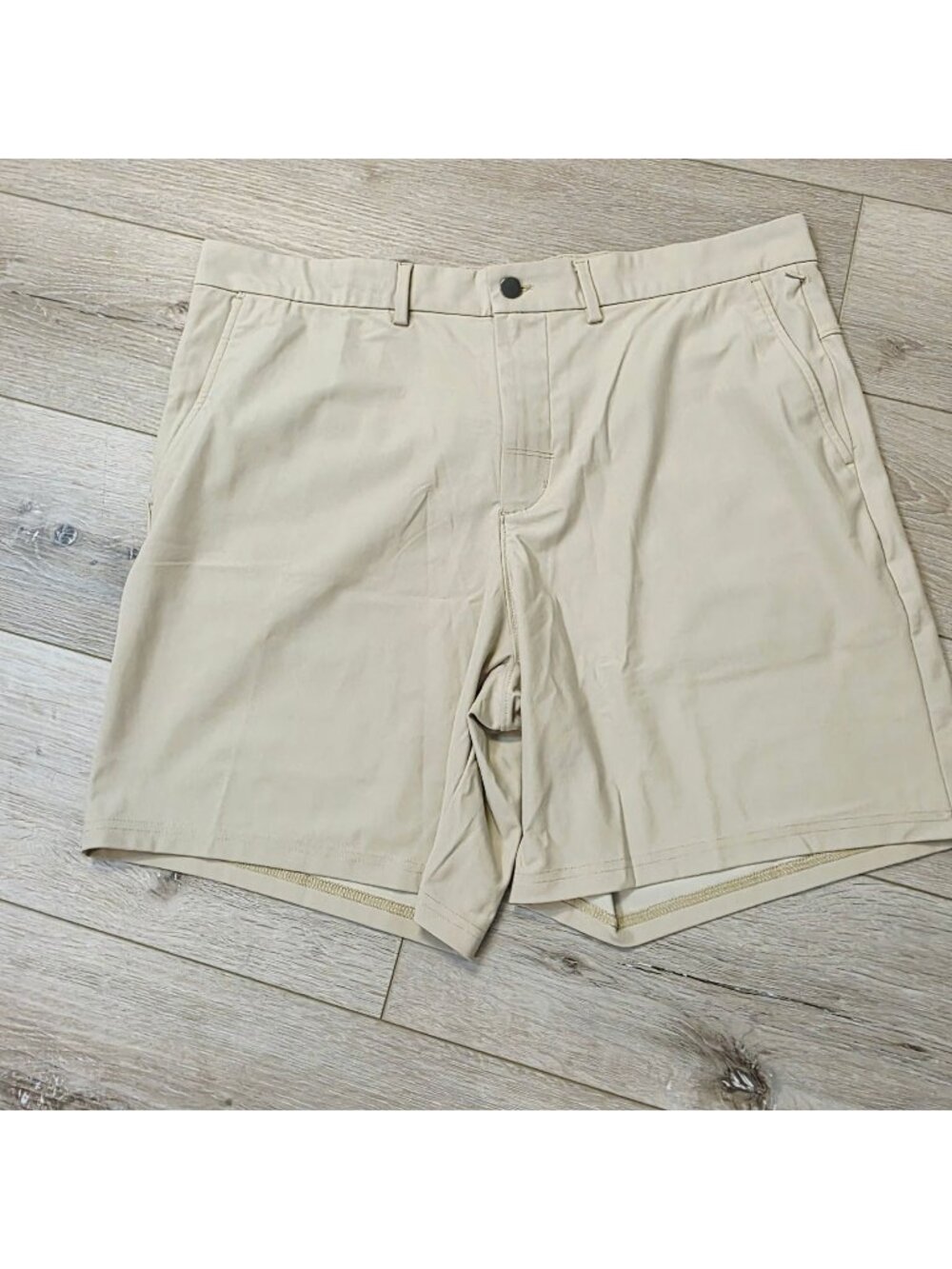 Old Navy Active Tech Hybrid Mens Beige Shorts Sz 38 Lightweight Casual Wear